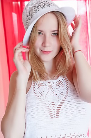 Delizi In Thigh-high Socks And Matching Sunhat