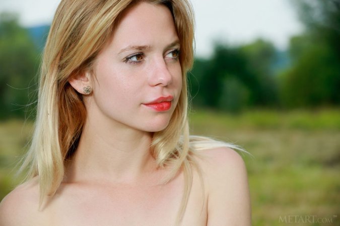 Pretty blonde naked in a field photo 15