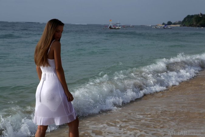 She loves sand on her pussy photo 14