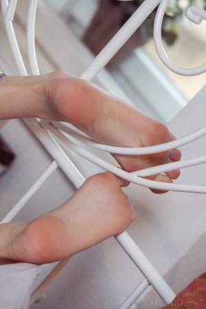 Changing a light bulb in the nude photo 13
