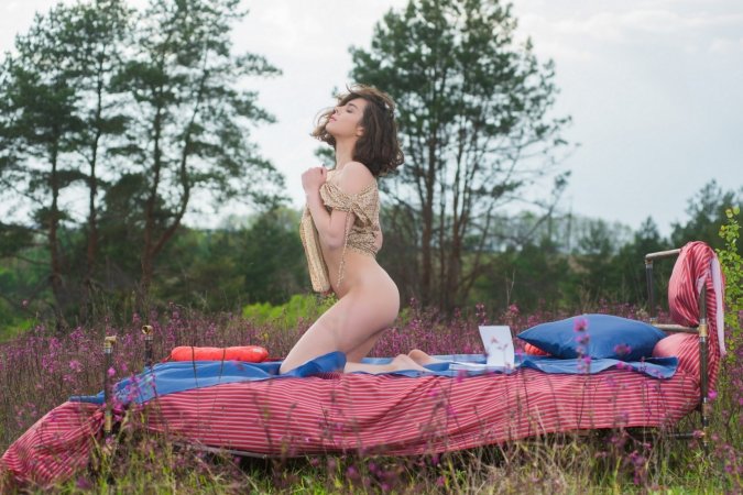 Bed in the middle of nowhere photo 9