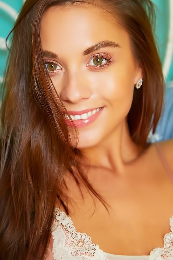 Glam cutie gets her desired orgasm